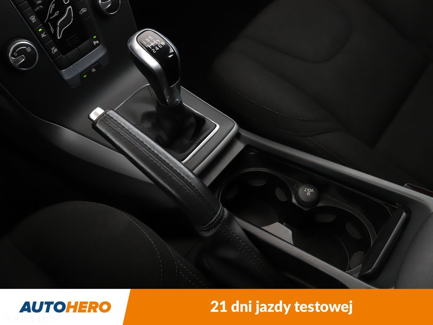 Volvo V40 - 25