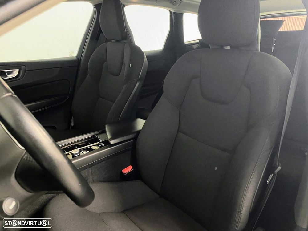 Volvo XC 60 2.0 B4 Momentum Plus Geartronic - 17