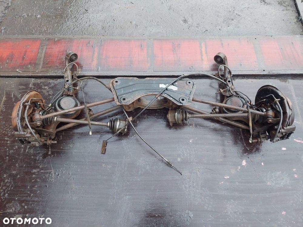 KOMPLETNE ZAWIESZENIE BELKA SANKI TYŁ WAHACZE PÓŁOSIE TOYOTA RAV4 II - 7