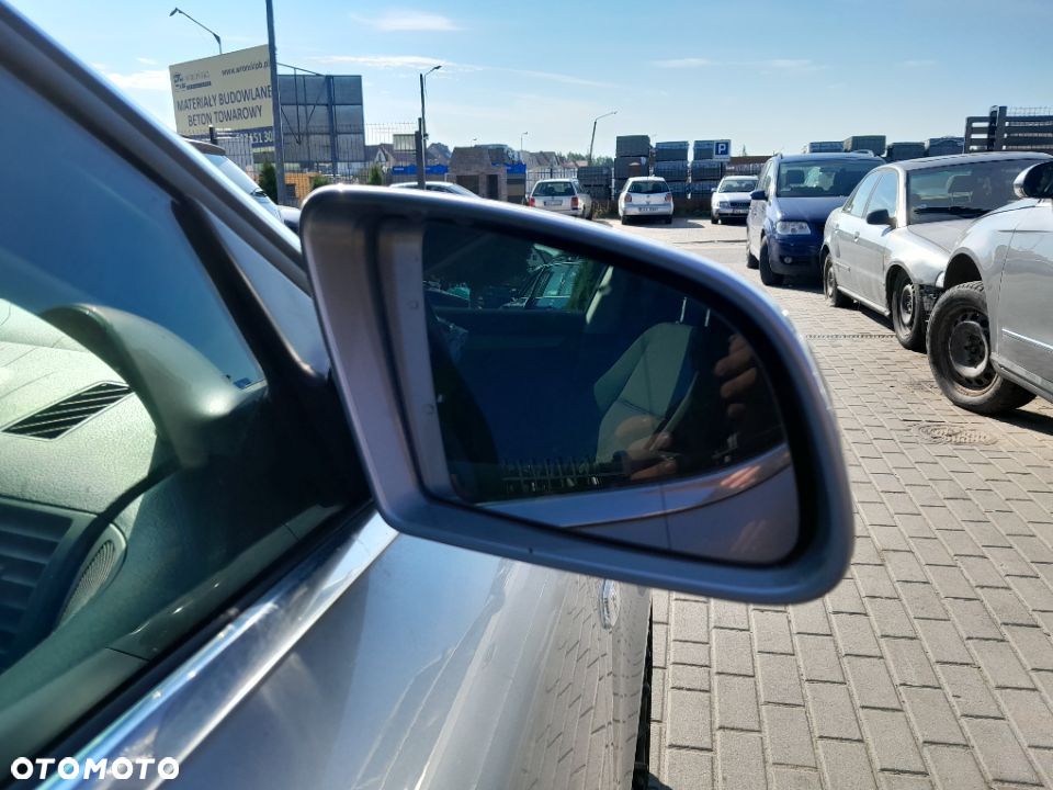 Lusterko Prawe Audi A4 B7 Kolor: LY7W - 4