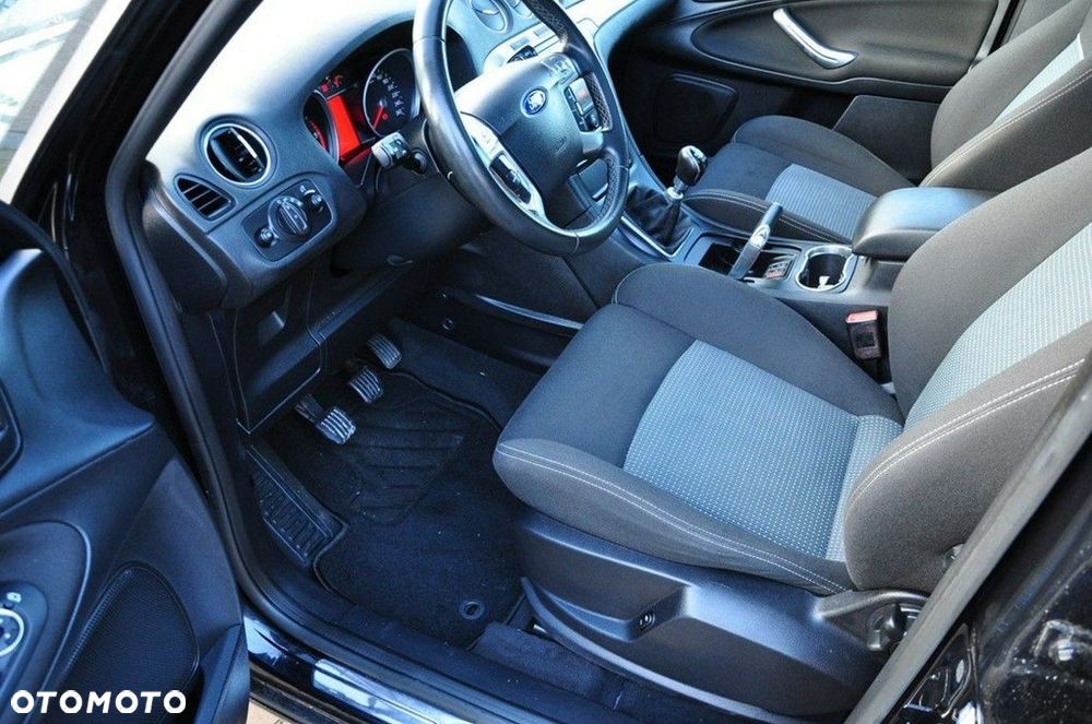 Ford S-Max 2.0 TDCi DPF Titanium X - 32