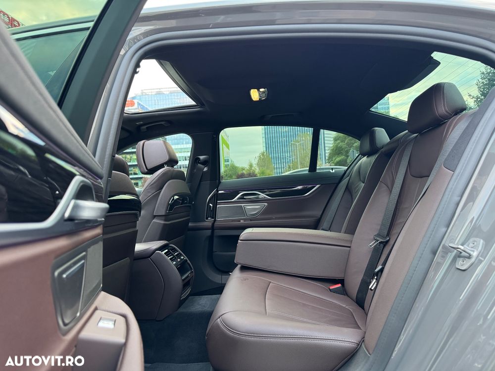 BMW Seria 7 745e - 25