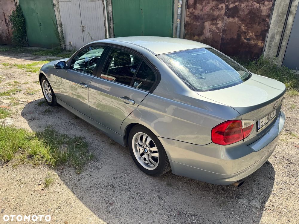 BMW Seria 3 318i - 4
