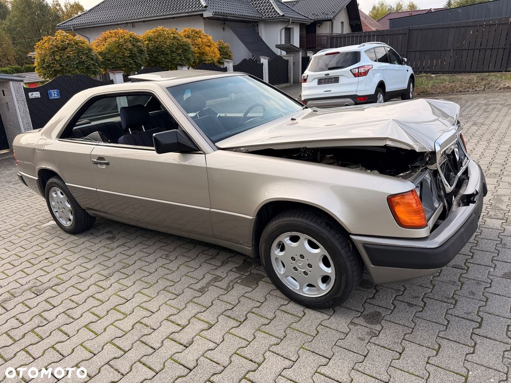 Mercedes-Benz W124 1988 photo 3