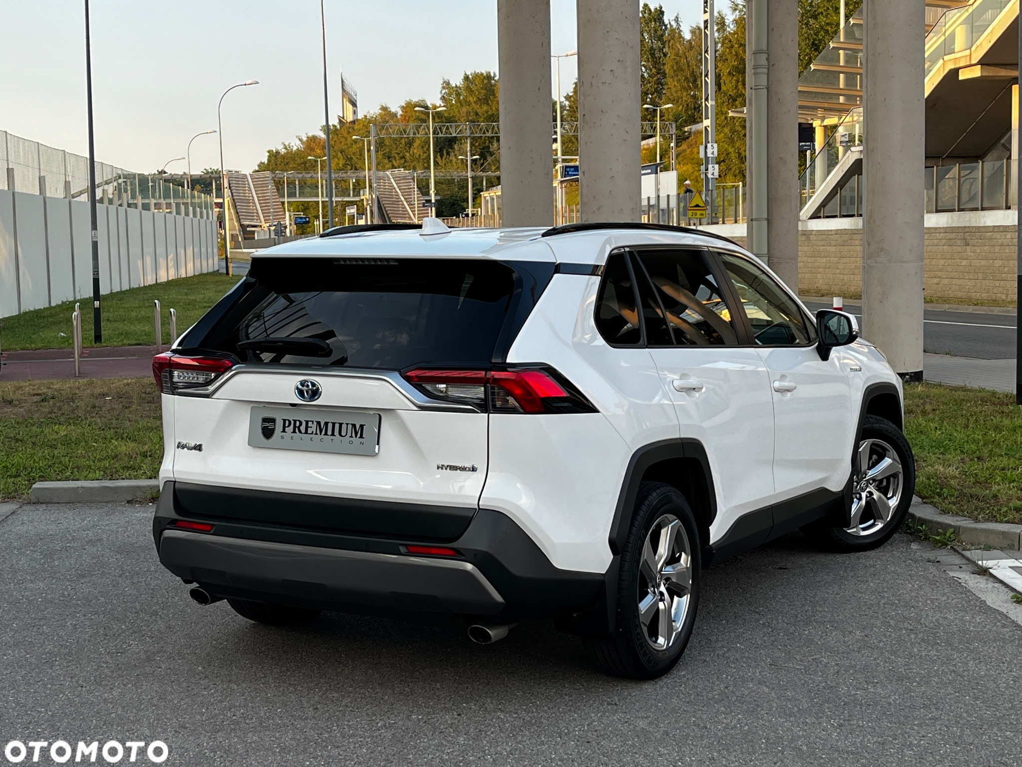 Toyota RAV4 2.5 Hybrid Comfort 4x2 - 7
