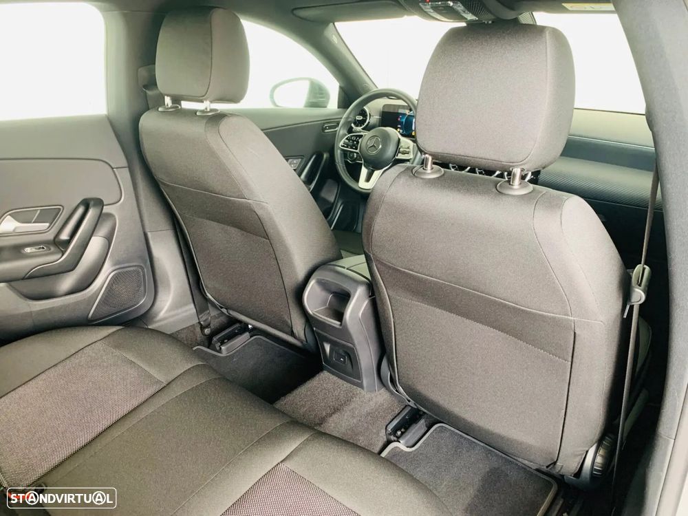 Mercedes-Benz CLA 180 7G-DCT Progressive - 40