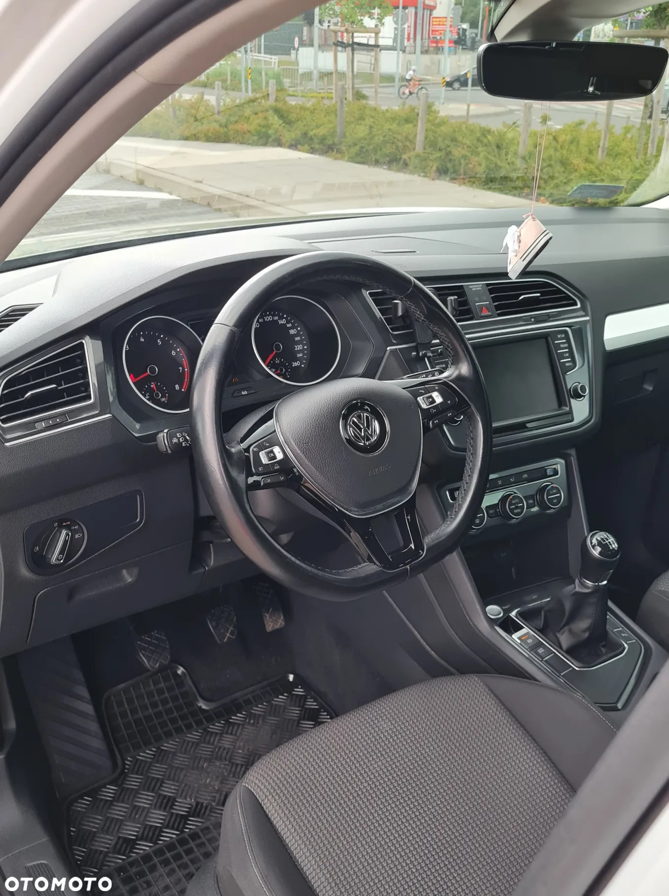 Volkswagen Tiguan - 14