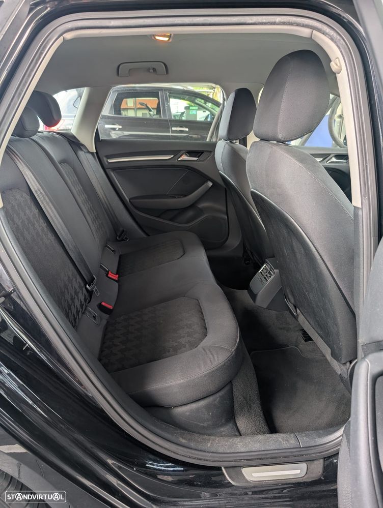 Audi A3 Sportback 1.6 TDI Attraction Special Edition - 8
