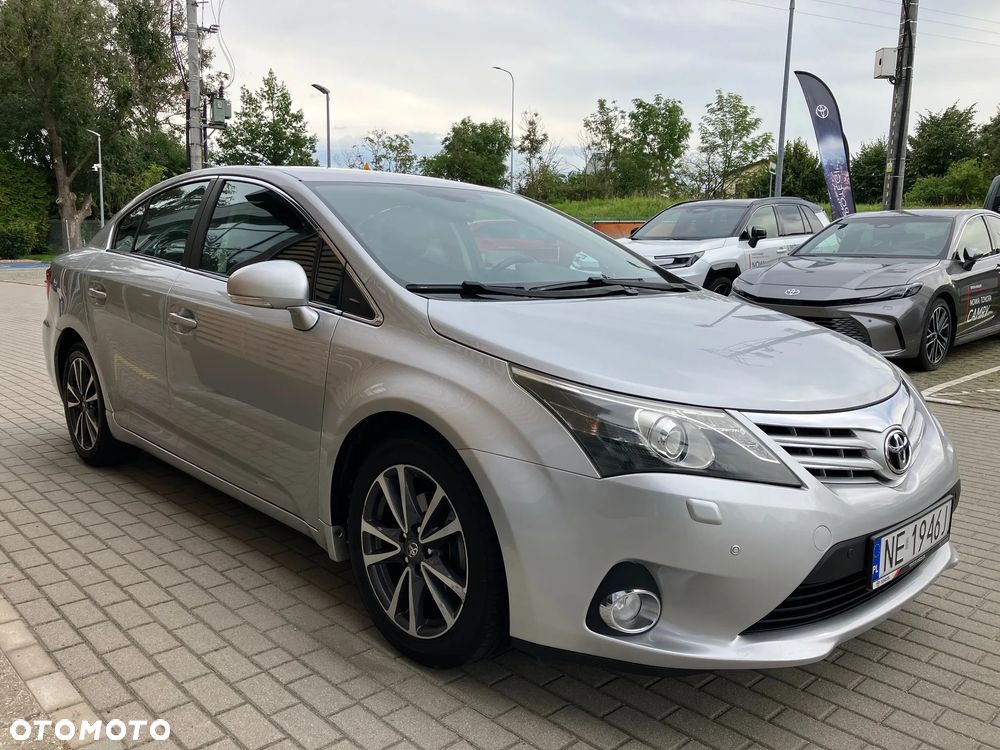 Toyota Avensis 1.8 Premium - 11