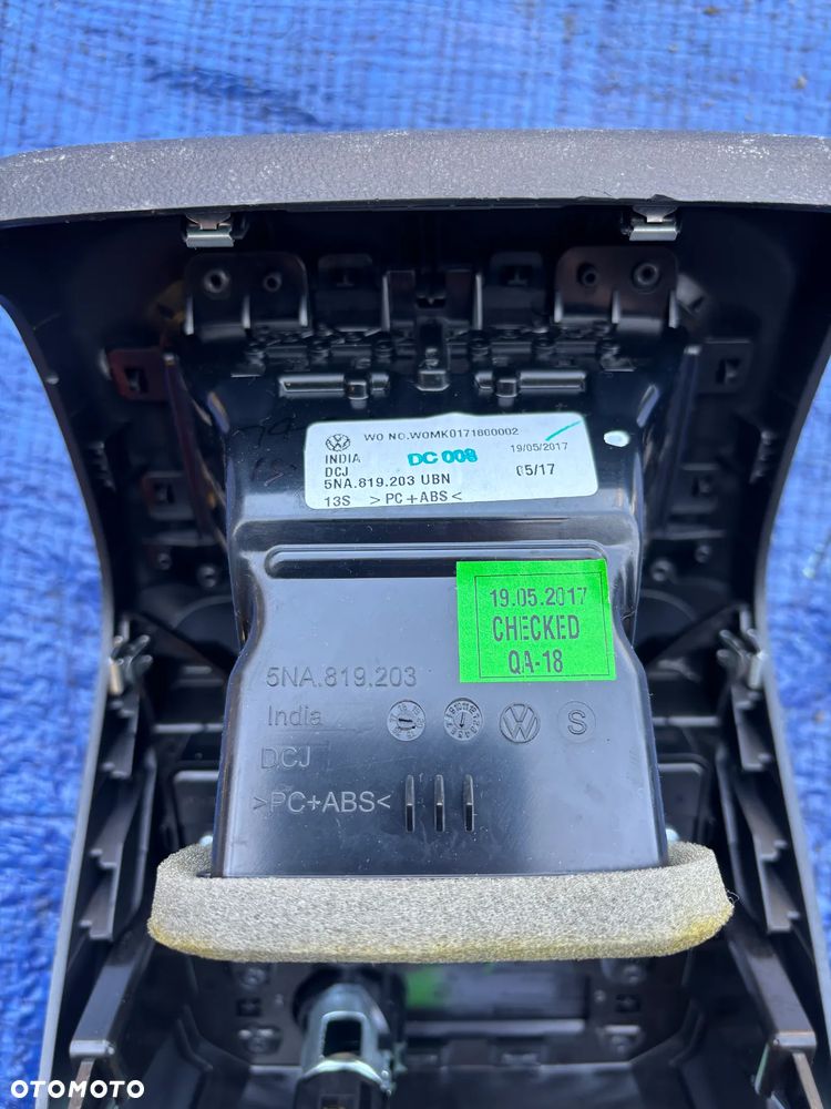 VW Tiguan II 5NA osłona tunelu tył kratka nawiewu tył 5NA864298  5NA819203 - 4