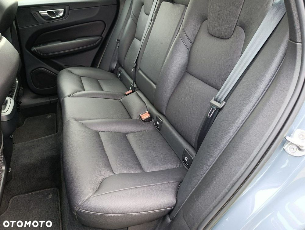 Volvo XC 60 B4 D AWD Plus Bright - 12