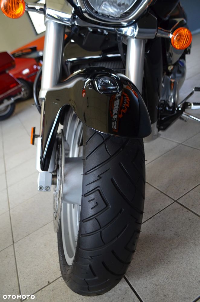 Suzuki Intruder - 9