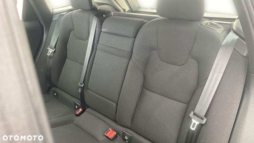 Volvo XC 60 B4 D AWD Momentum Pro - 12