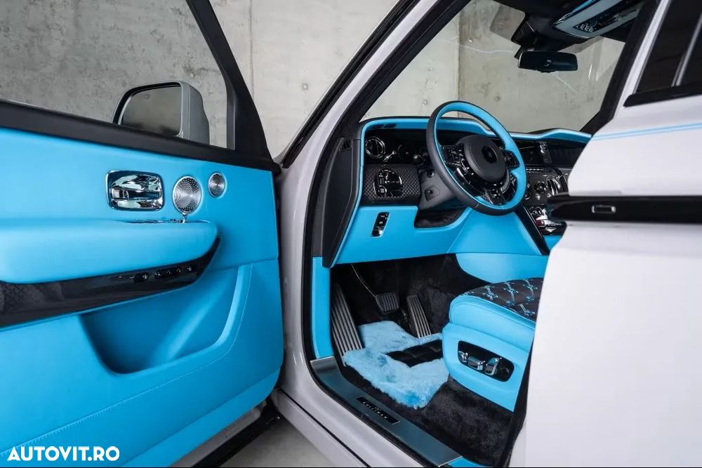 Rolls-Royce Cullinan - 13