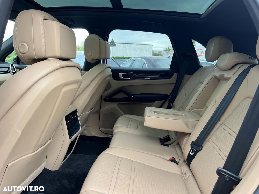 Porsche Cayenne - 41