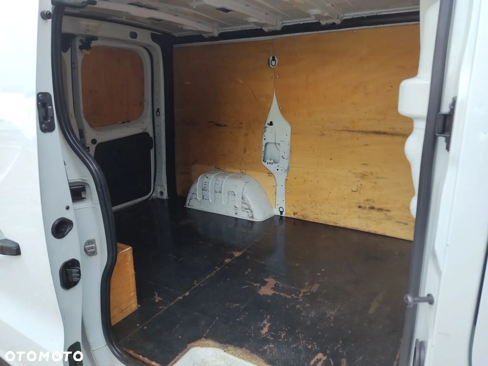 Renault Trafic - 16