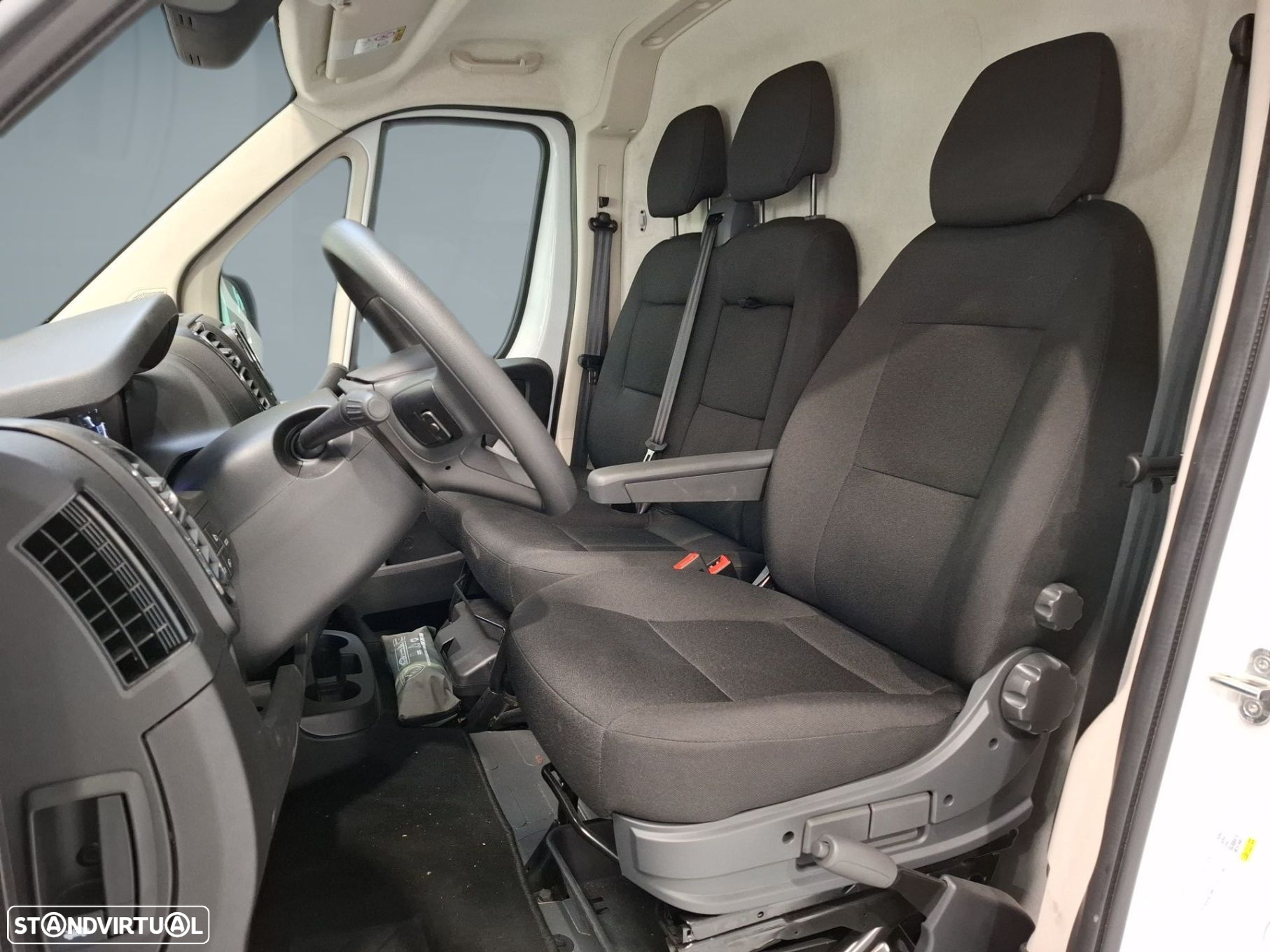 Peugeot Boxer 2.2 BlueHDi 140 S&S 333 L2H2 - 11