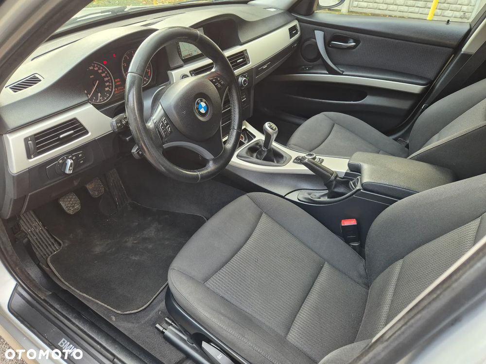 BMW Seria 3 320i - 11
