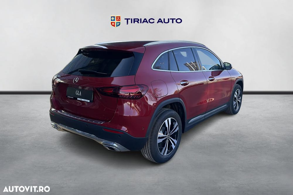 Mercedes-Benz GLA - 8