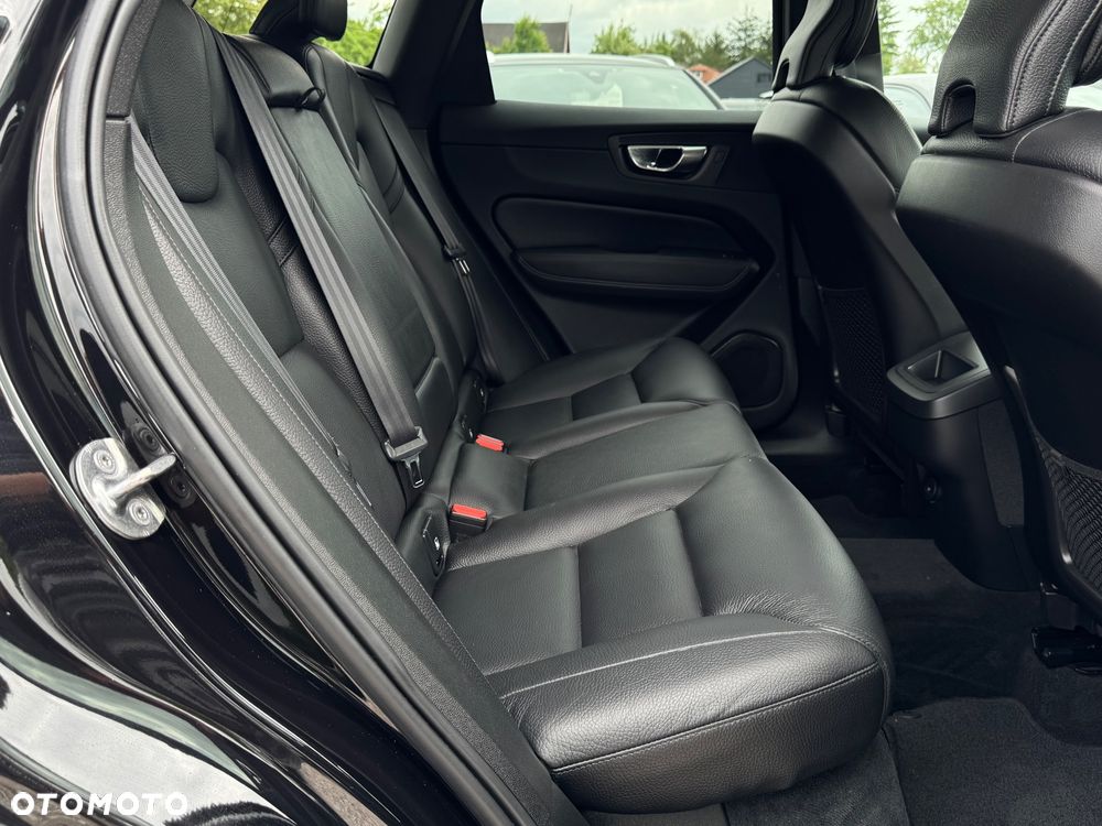 Volvo XC 60 B4 D Geartronic Momentum Pro - 25