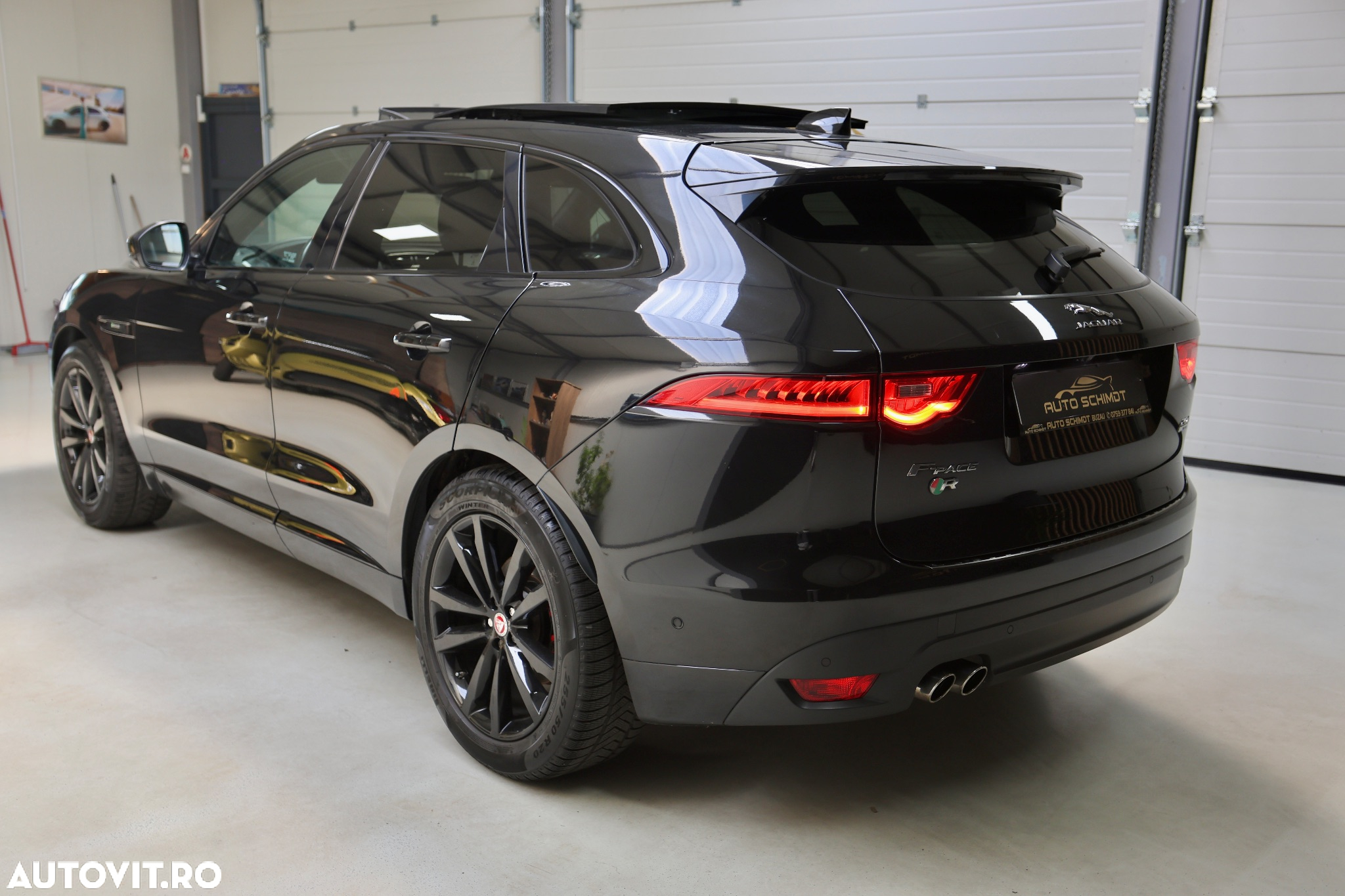 Jaguar F-Pace D165 AWD R-Dynamic S - 36
