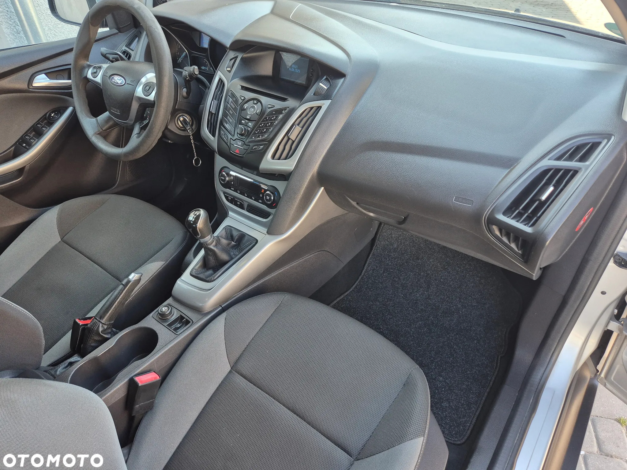 Ford Focus 1.6 Edition - 16