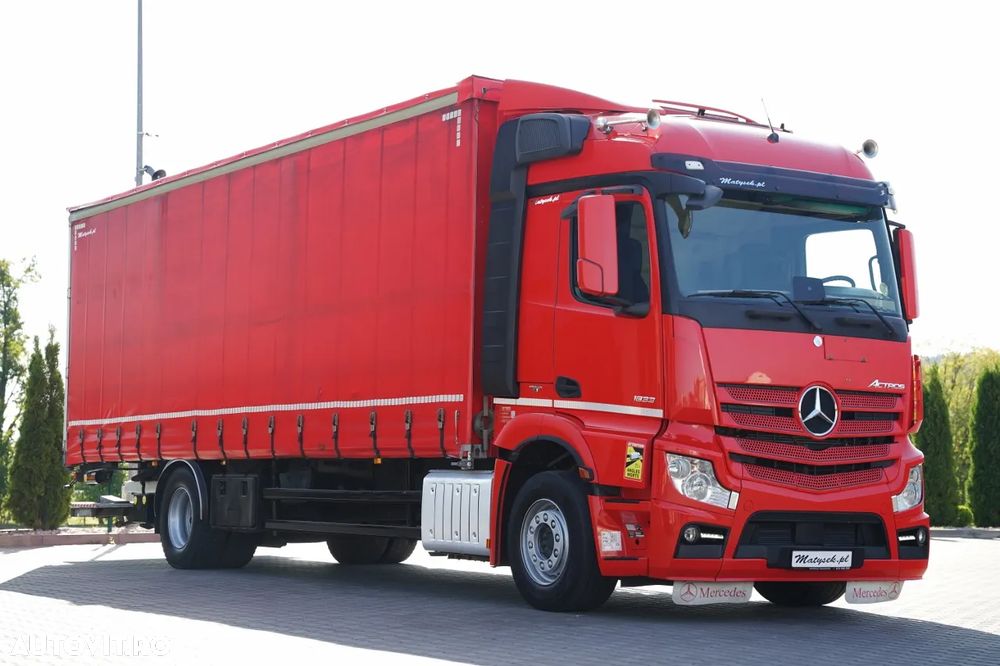 Mercedes-Benz ACTROS 1833 / CORTINĂ - 8,5 M / 4x2 / STREAM SPACE / LIFT DHOLLANDIA - 8
