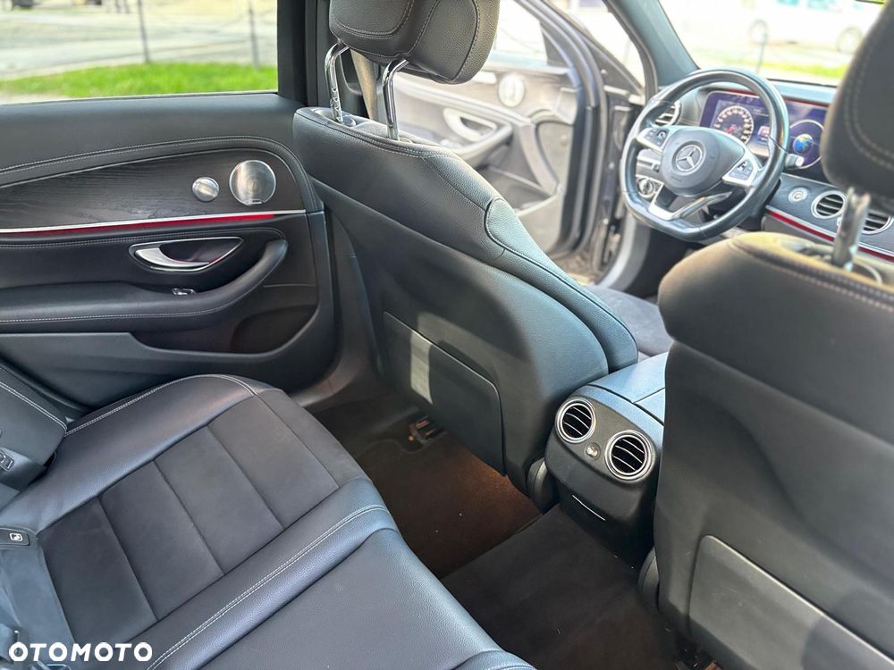 Mercedes-Benz Klasa E 220 d 4-Matic 9G-TRONIC - 28