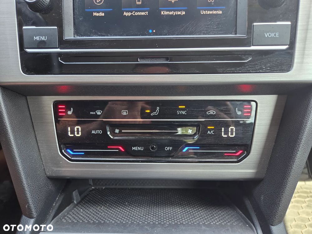 Volkswagen Passat - 17