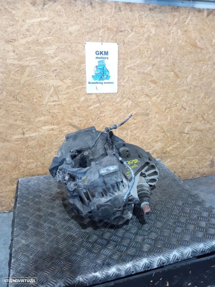 Caixa de velocidades Ford Mondeo 1.8 TDCi REF: 7G9R 7002 ZF - 2