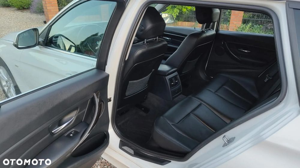 BMW Seria 3 318d Touring Sport Line - 10