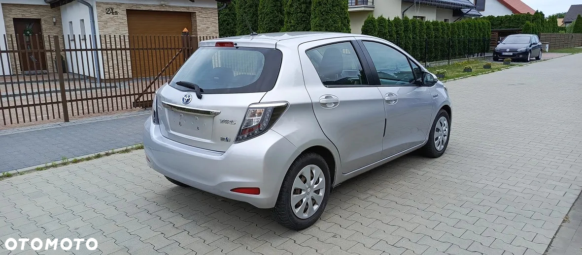 Toyota Yaris Hybrid 100 Dynamic - 3