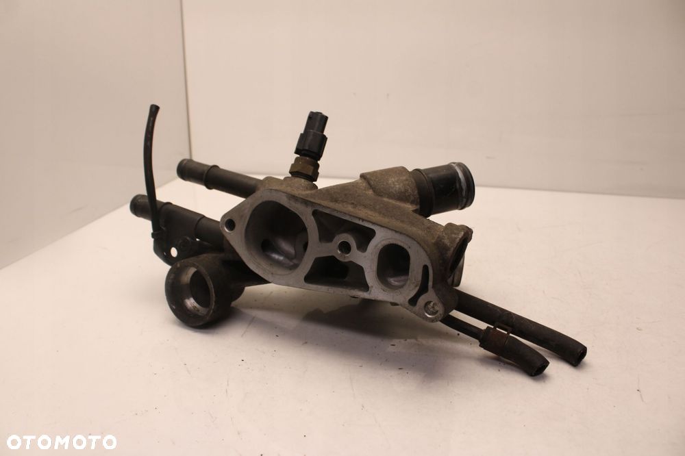 kia carens iii 2.0 b termostat obudowa termostatu - 3