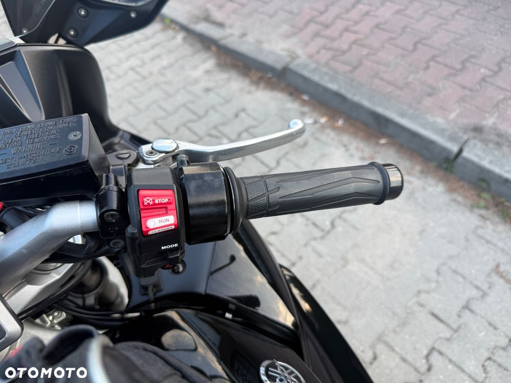 Yamaha FJR - 24
