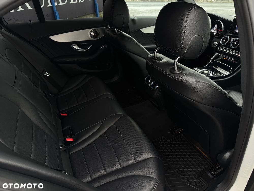 Mercedes-Benz Klasa C 200 4-Matic 9G-TRONIC - 24