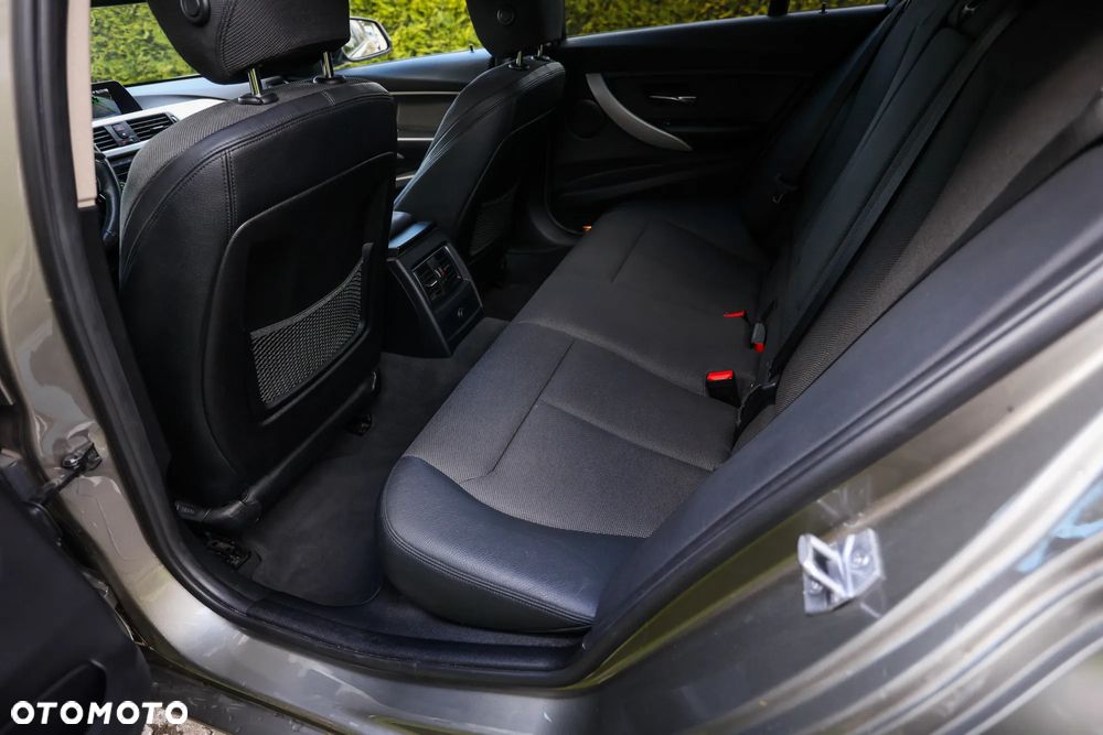 BMW Seria 3 318d Edition Luxury Line Purity - 21