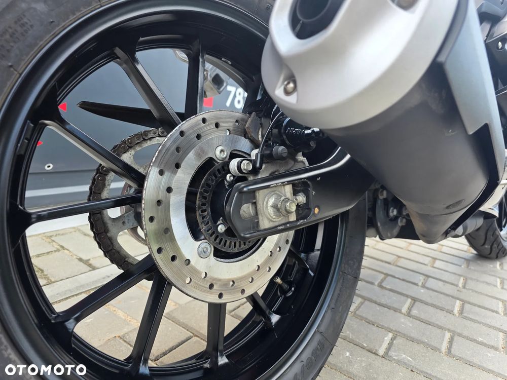 Yamaha YZF - 9