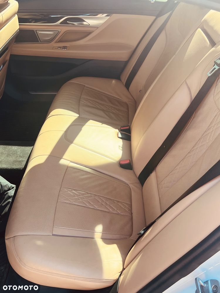BMW Seria 7 740Li - 4