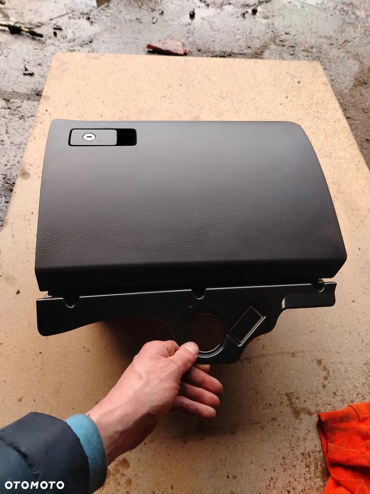 VW PASSAT B7 SCHOWEK PASAŻERA KLAMKA CZARNY EUROPA - 1