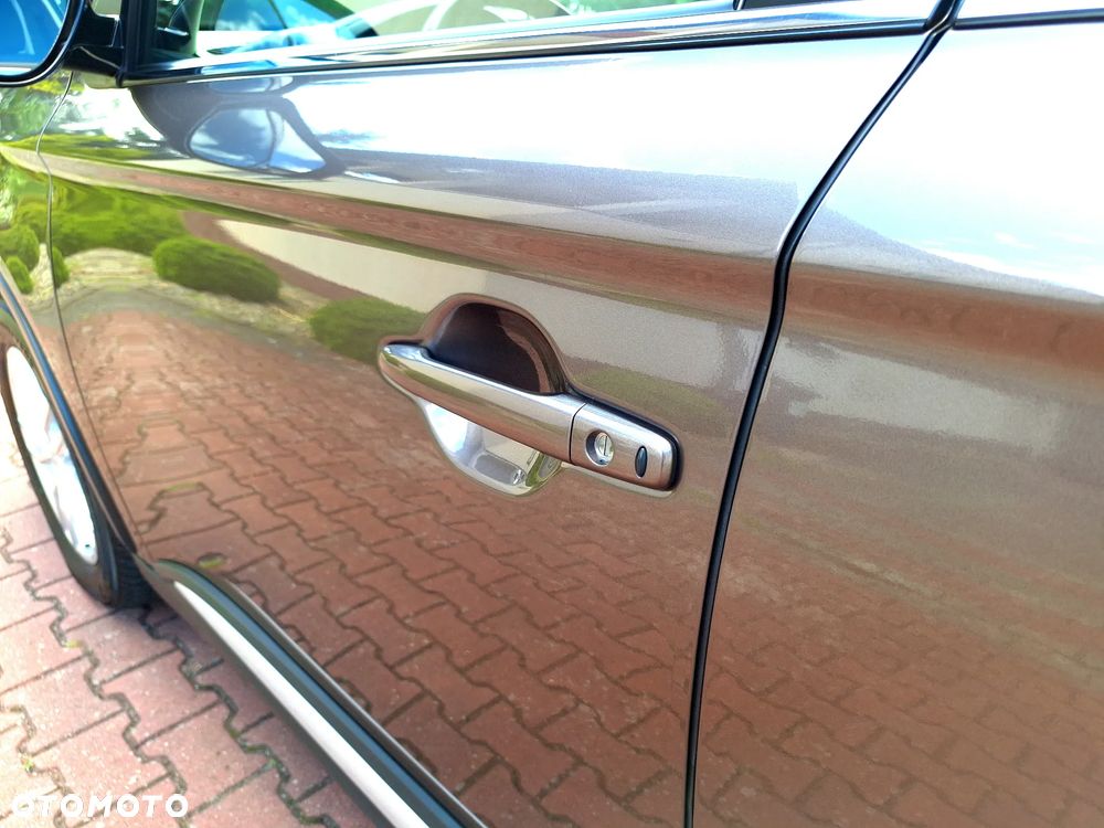 Mitsubishi Outlander 2.0 4WD CVT Plus - 32