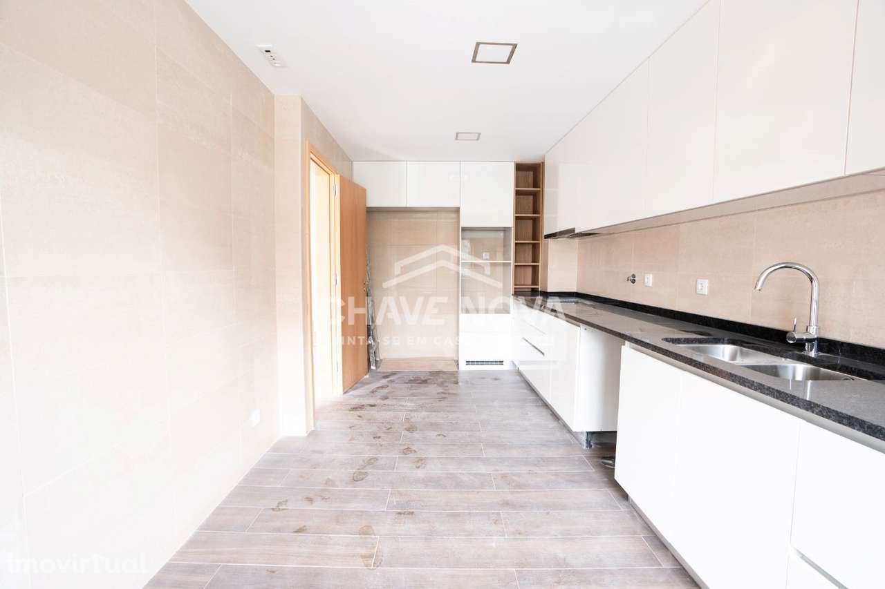 Moradia Geminada T3+1 situada em Laborim - Grande imagem: 3/25