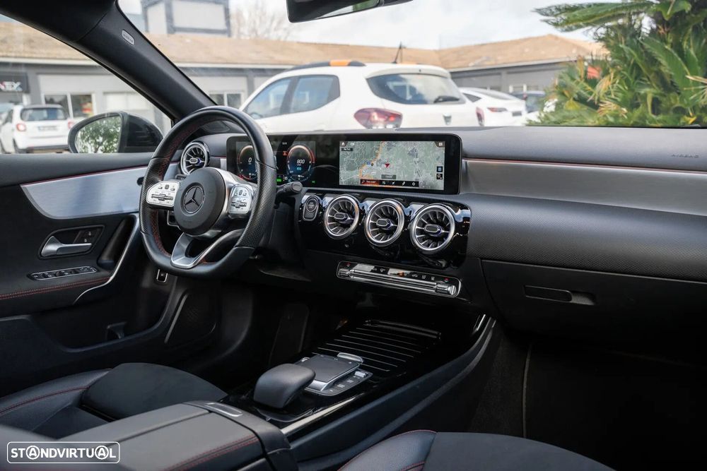 Mercedes-Benz A 250 Limousine e AMG Line - 19