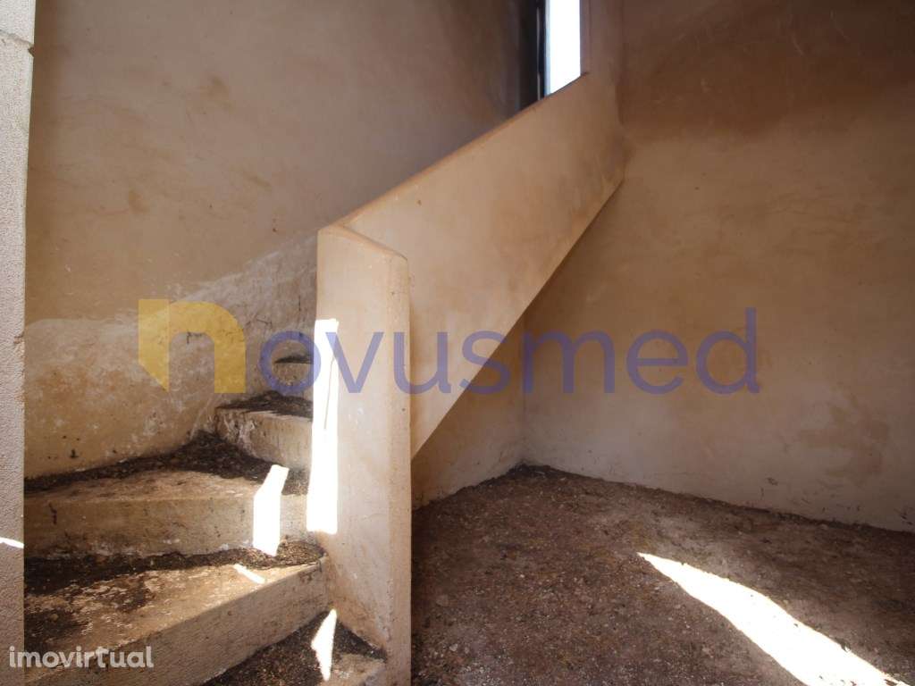 Moradia térrea para reabilitar na Centeeira, Paderne - Albufeira, N... - Grande imagem: 4/43
