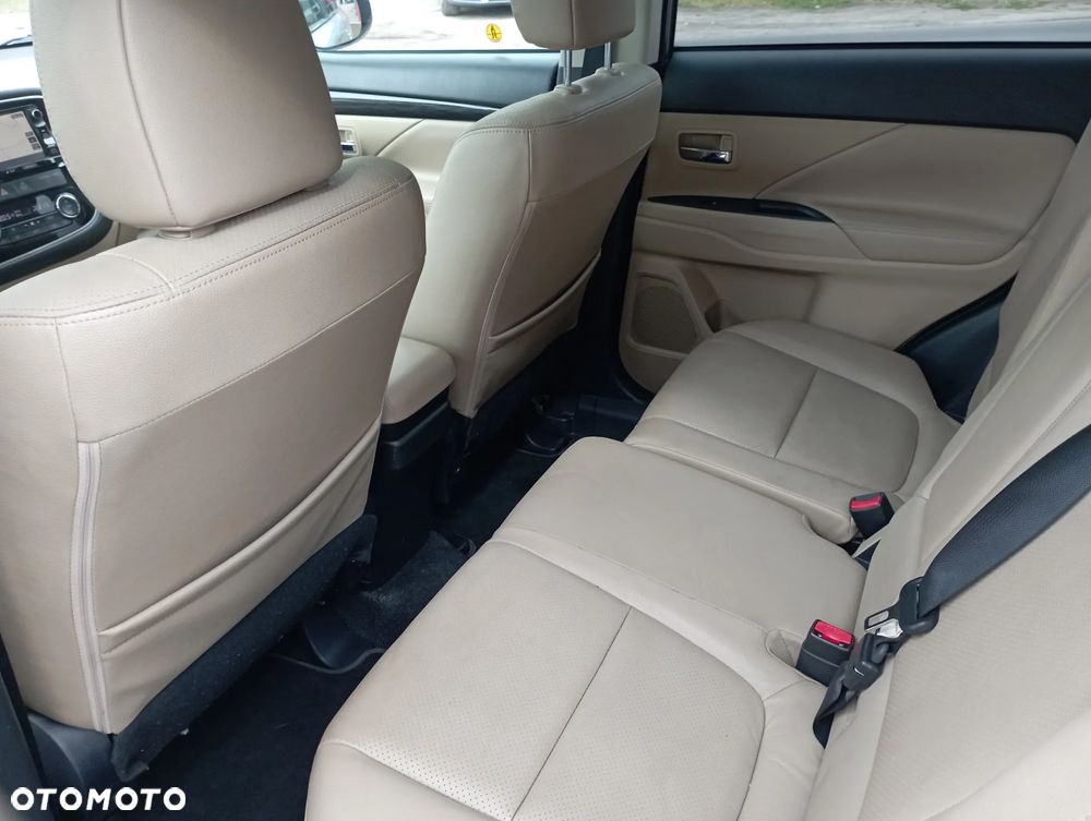Mitsubishi Outlander 2.0 Instyle Navi 4WD CVT - 4