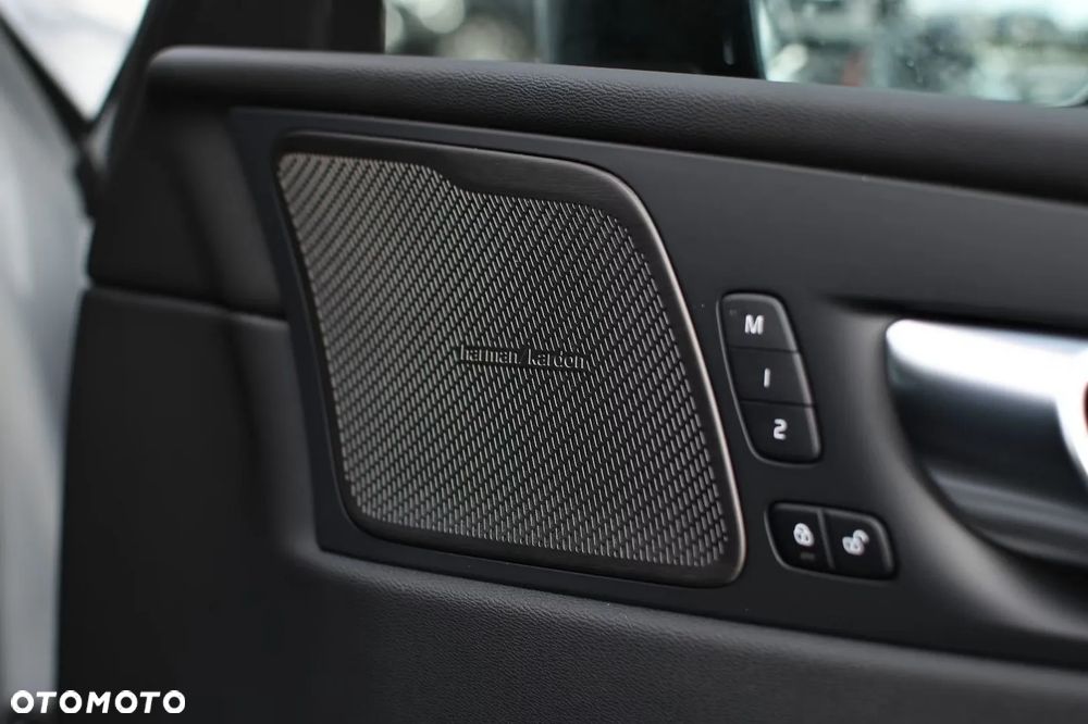 Volvo XC 60 B5 B AWD Plus Black Edition - 26