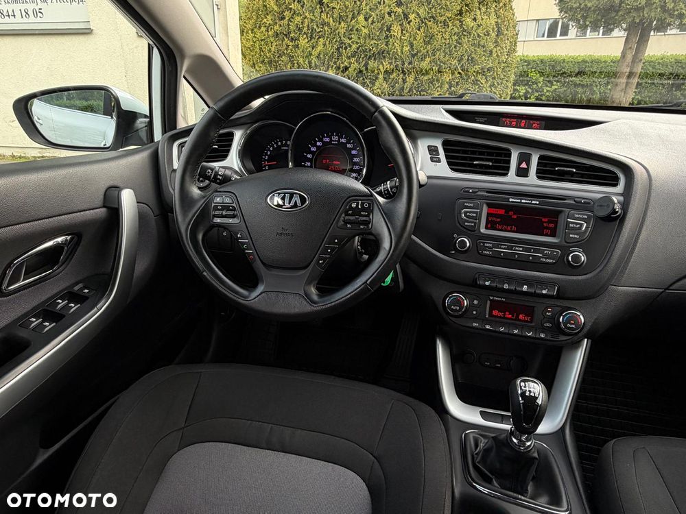 Kia Ceed 1.6 GDI Fifa World Cup Edition - 6