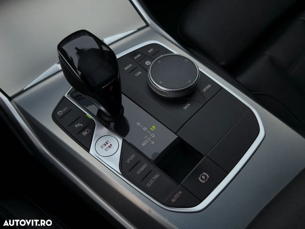 BMW Seria 3 330e iPerformance M Sport - 30