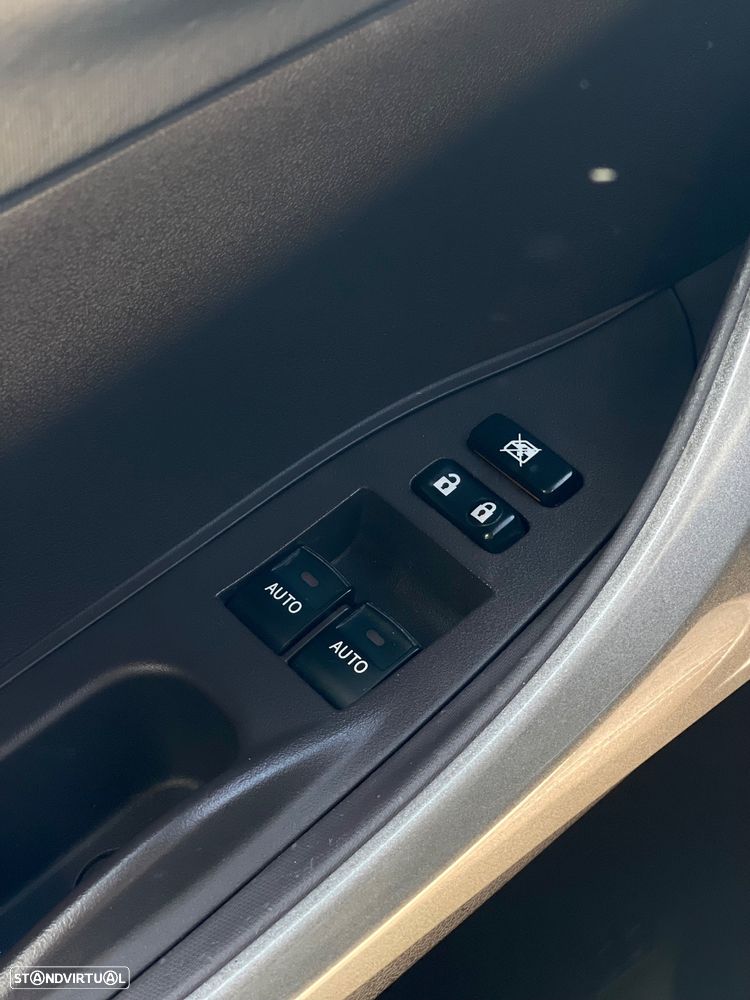 Toyota iQ 1.33 VVT-i 2 MultiDrive EP+NAVI+Bluetooth - 19