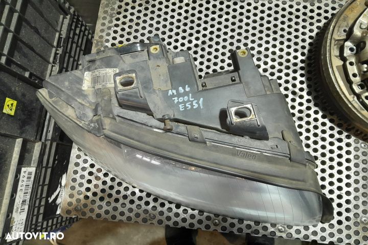 Far dreapta cu Xenon 8E0941030H 8E0941030H Audi A4 B6 [2000 - 2005] S - 2