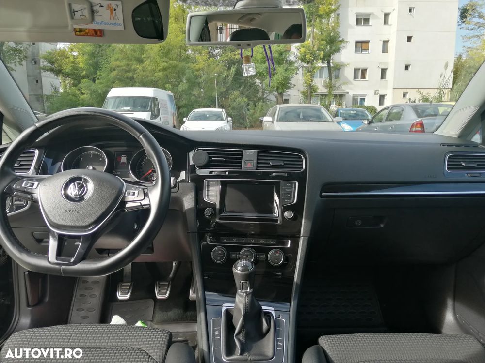 Volkswagen Golf - 13